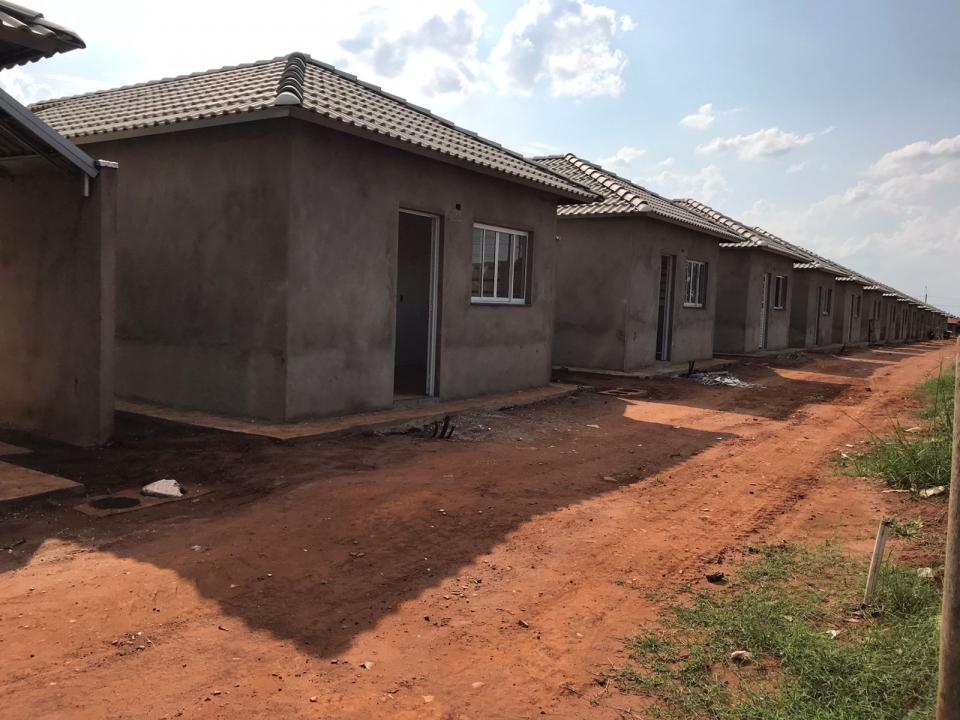 Foto 3 de 3 — Atraso na entrega de casas no São Lucas afeta 232 famílias em Araraquara; 'era para estar na minha casa'